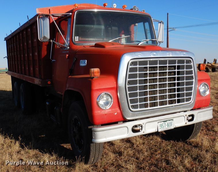 image for item DF8160 1979 Ford 7000  grain truck