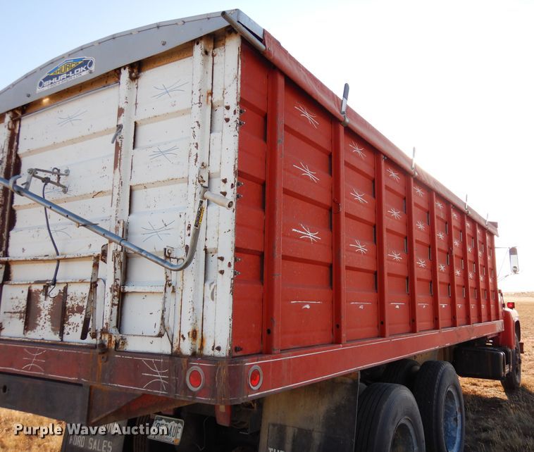 image for item DF8160 1979 Ford 7000  grain truck