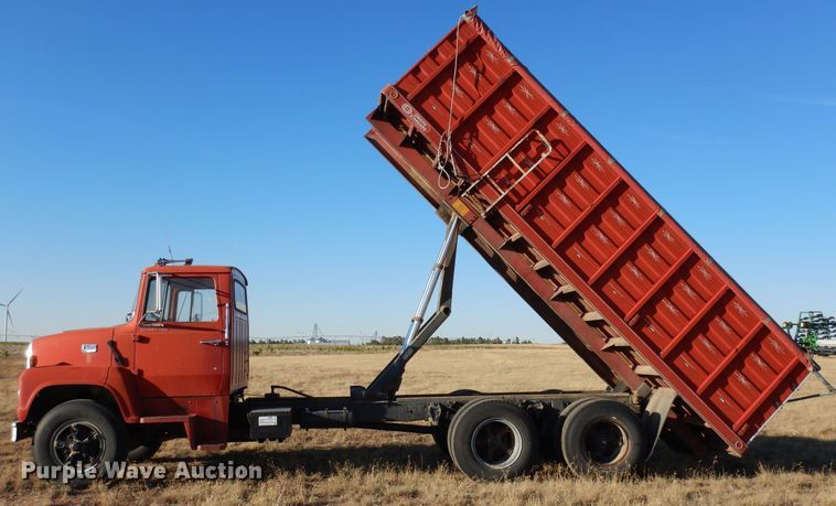 image for item DF8160 1979 Ford 7000  grain truck