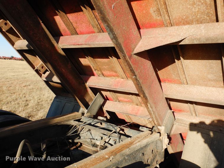 image for item DF8160 1979 Ford 7000  grain truck