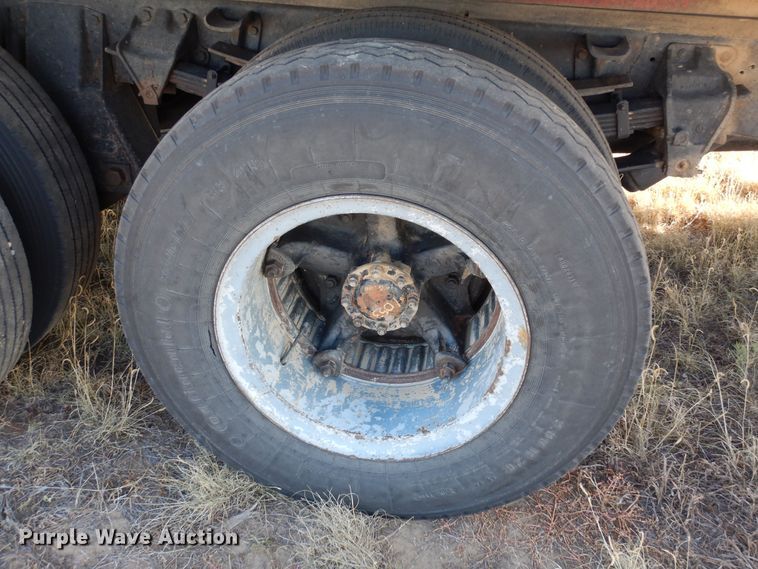 image for item DF8160 1979 Ford 7000  grain truck