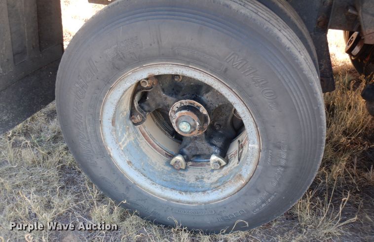 image for item DF8160 1979 Ford 7000  grain truck