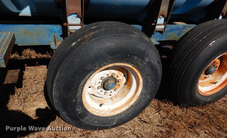 image for item DF8163 Duo Lift  nurse tank trailer