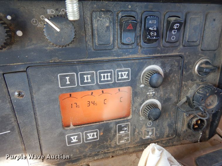 image for item DF8166 2009 John Deere 8130  MFWD tractor