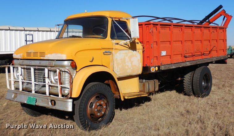 image for item DF8171 1966 Ford 600  grain truck