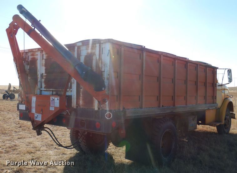 image for item DF8171 1966 Ford 600  grain truck