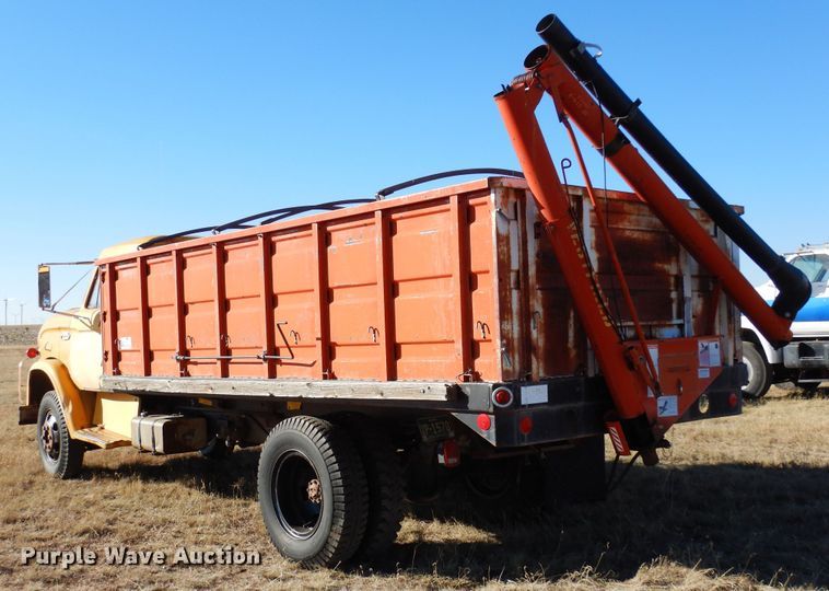 image for item DF8171 1966 Ford 600  grain truck