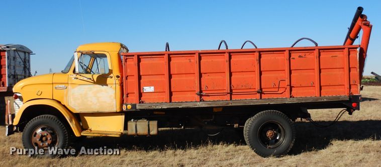 image for item DF8171 1966 Ford 600  grain truck