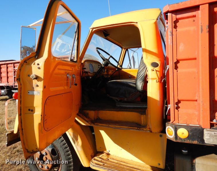 image for item DF8171 1966 Ford 600  grain truck