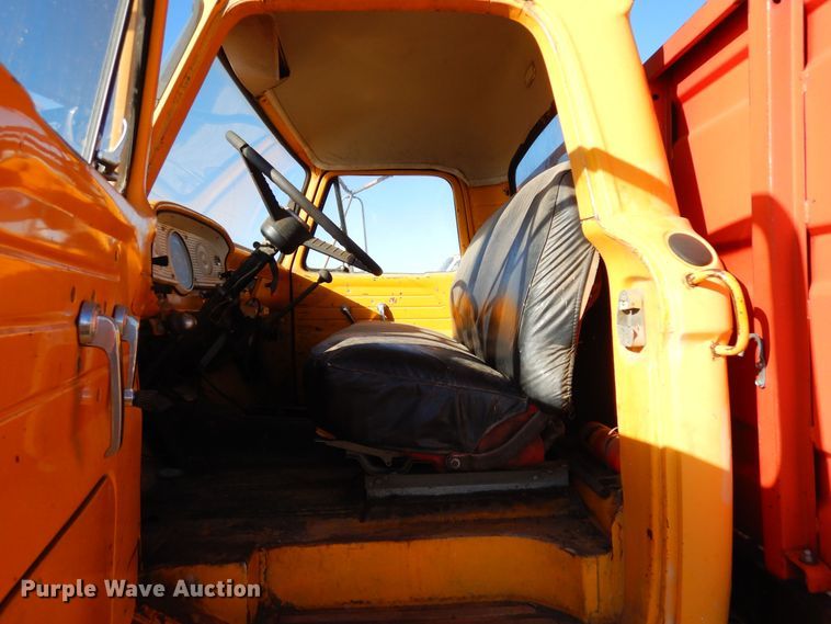 image for item DF8171 1966 Ford 600  grain truck