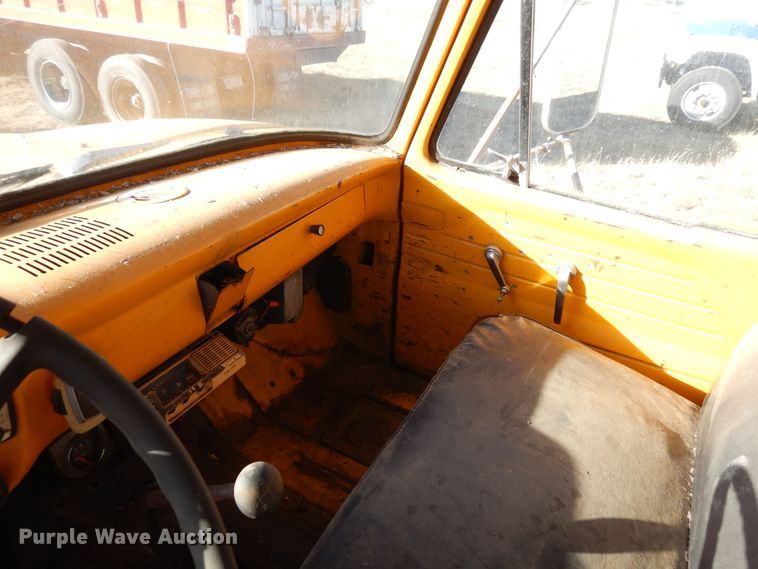 image for item DF8171 1966 Ford 600  grain truck