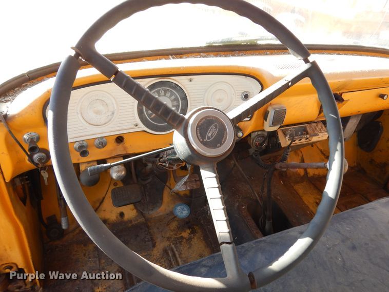 image for item DF8171 1966 Ford 600  grain truck