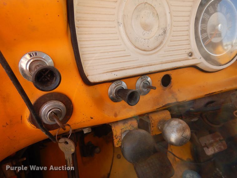 image for item DF8171 1966 Ford 600  grain truck