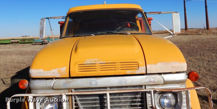 image for item DF8171 1966 Ford 600  grain truck
