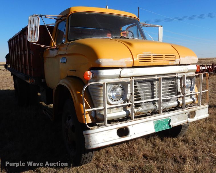 image for item DF8171 1966 Ford 600  grain truck