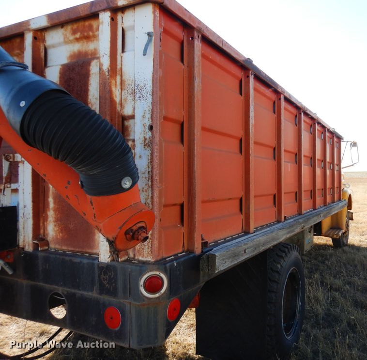 image for item DF8171 1966 Ford 600  grain truck