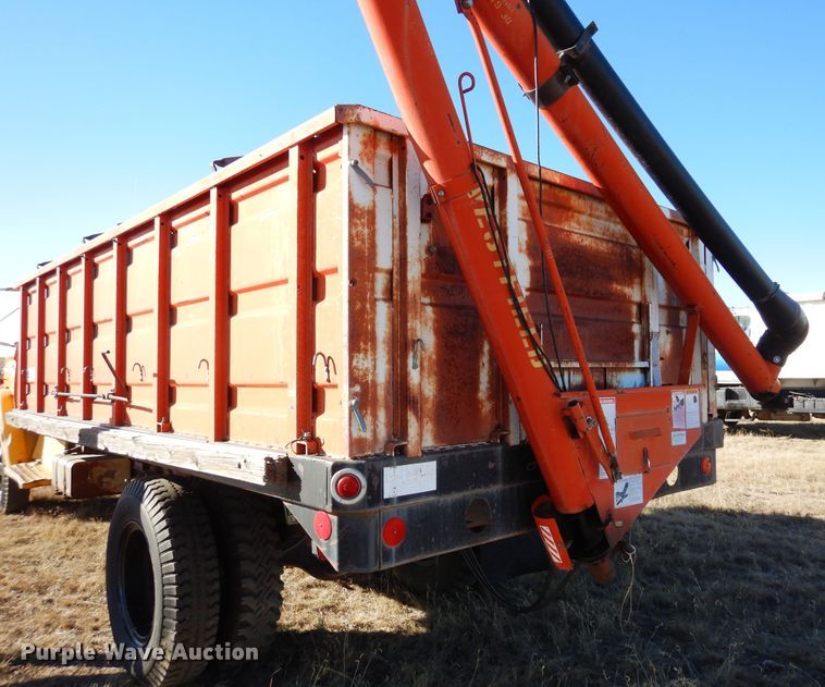 image for item DF8171 1966 Ford 600  grain truck