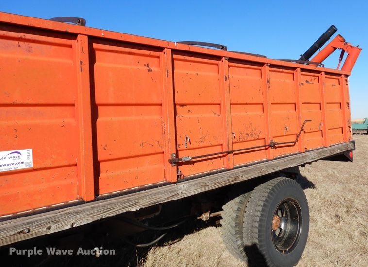 image for item DF8171 1966 Ford 600  grain truck