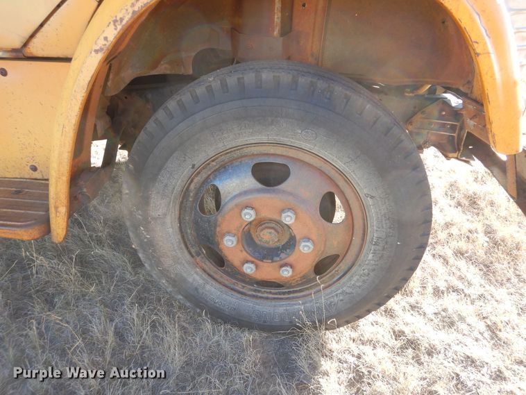 image for item DF8171 1966 Ford 600  grain truck