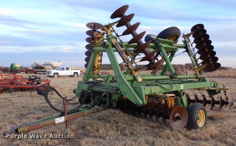 image for item DF8204 John Deere 330  double off-set disk