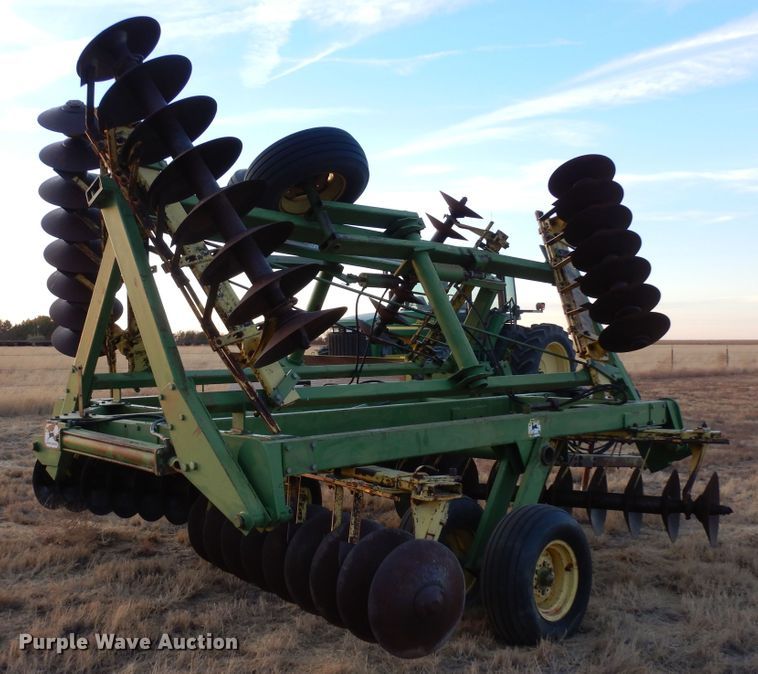 image for item DF8204 John Deere 330  double off-set disk