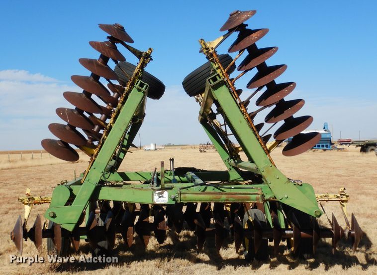 image for item DF8204 John Deere 330  double off-set disk