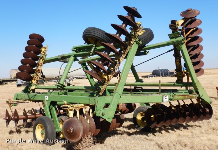 image for item DF8204 John Deere 330  double off-set disk