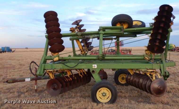 image for item DF8204 John Deere 330  double off-set disk