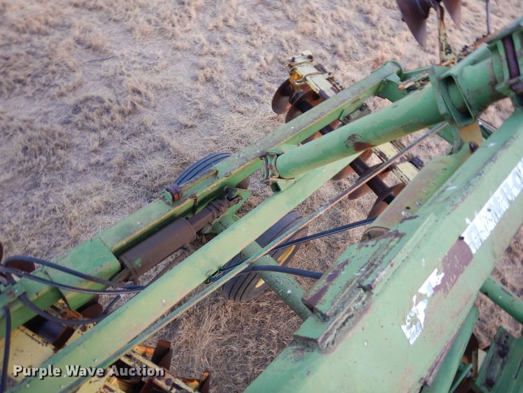 image for item DF8204 John Deere 330  double off-set disk