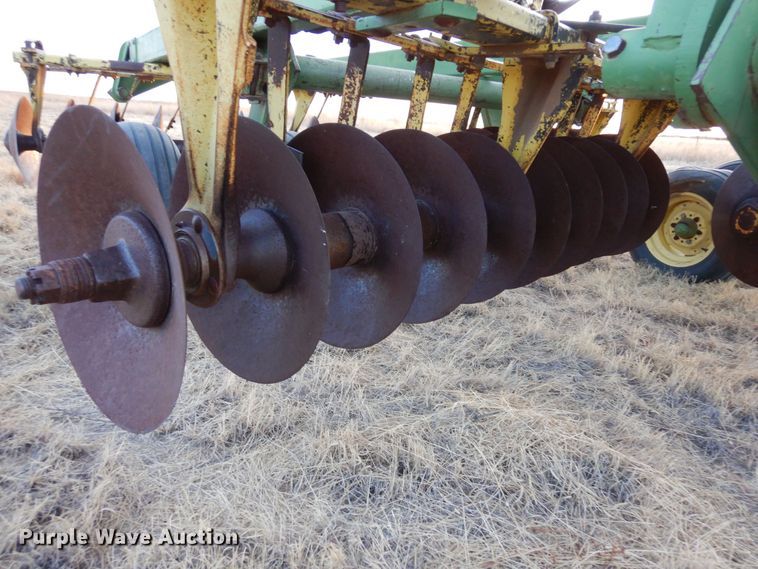 image for item DF8204 John Deere 330  double off-set disk