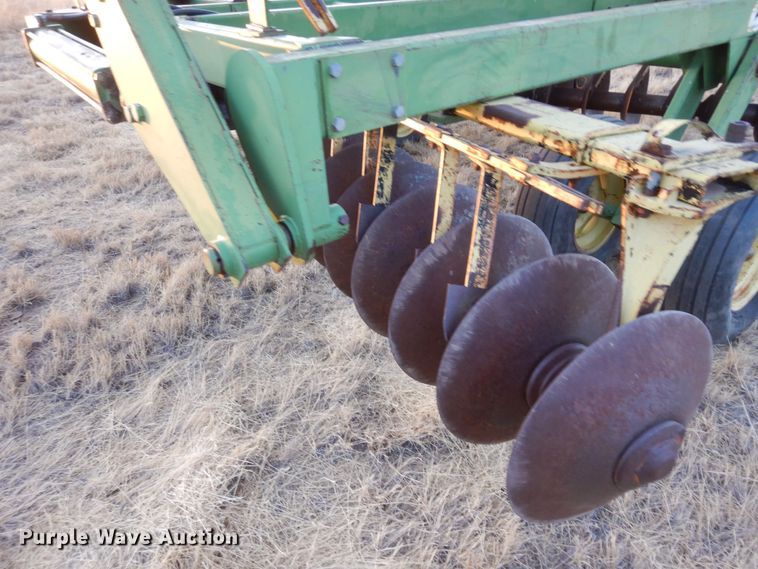 image for item DF8204 John Deere 330  double off-set disk
