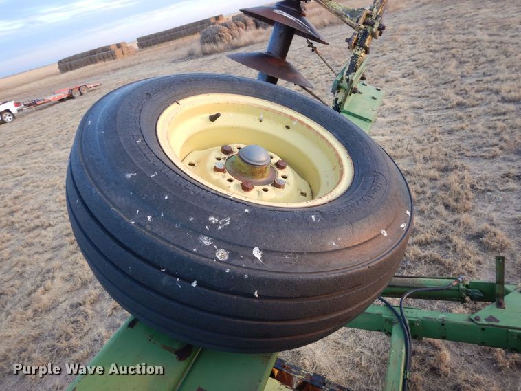 image for item DF8204 John Deere 330  double off-set disk