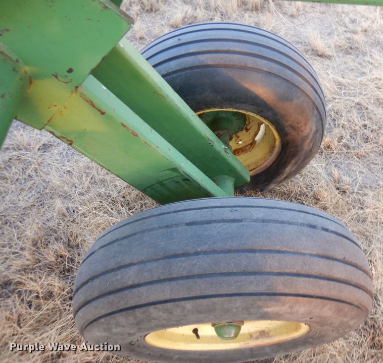 image for item DF8204 John Deere 330  double off-set disk