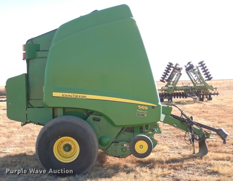 image for item DF8210 2014 John Deere 569 Premium  round baler