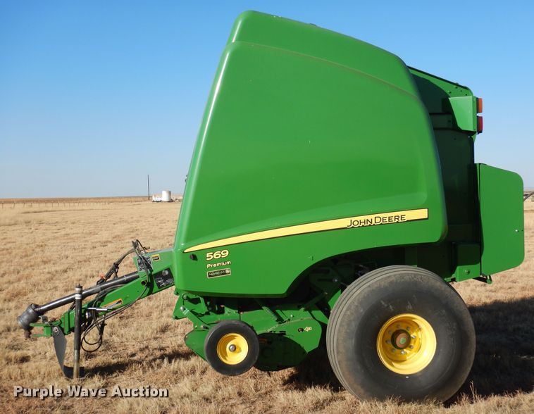 image for item DF8210 2014 John Deere 569 Premium  round baler