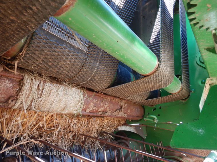 image for item DF8210 2014 John Deere 569 Premium  round baler