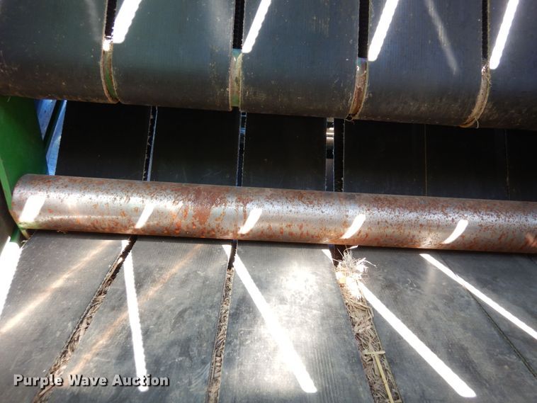 image for item DF8210 2014 John Deere 569 Premium  round baler