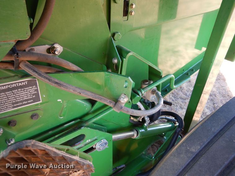 image for item DF8210 2014 John Deere 569 Premium  round baler