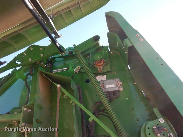 image for item DF8210 2014 John Deere 569 Premium  round baler