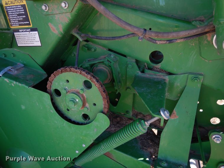 image for item DF8210 2014 John Deere 569 Premium  round baler