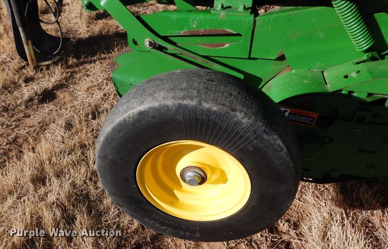 image for item DF8210 2014 John Deere 569 Premium  round baler