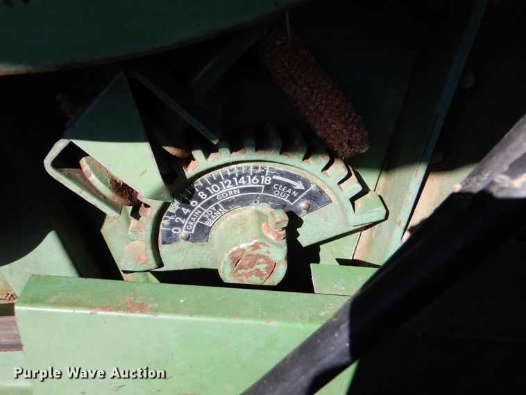 image for item DK7300 John Deere 6600  combine