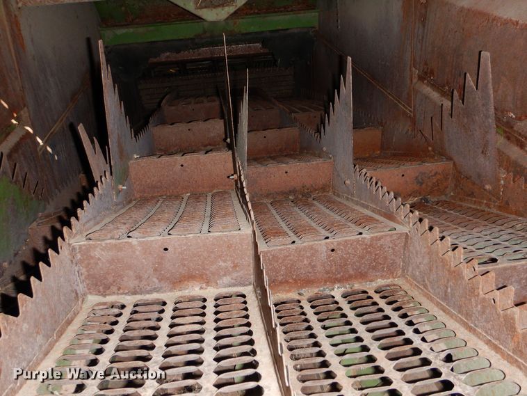 image for item DK7300 John Deere 6600  combine