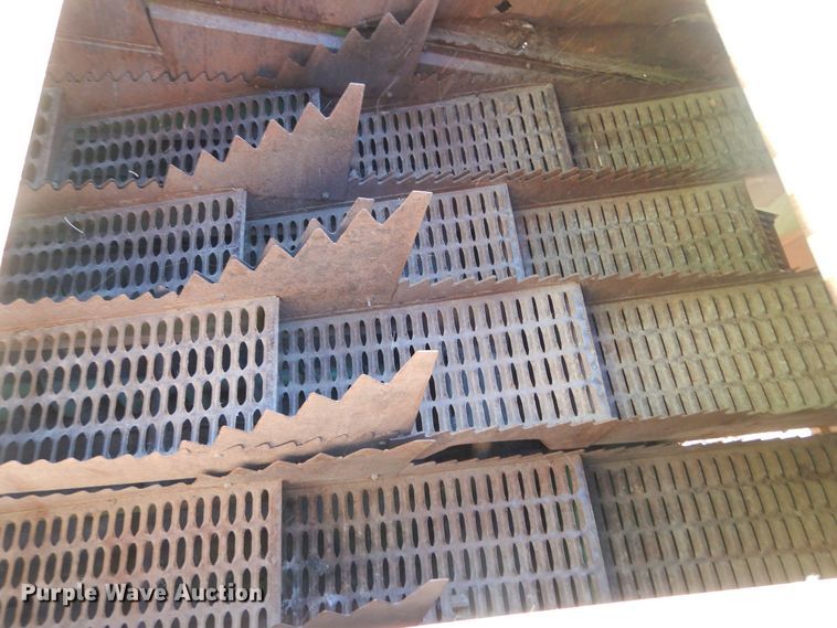 image for item DK7300 John Deere 6600  combine