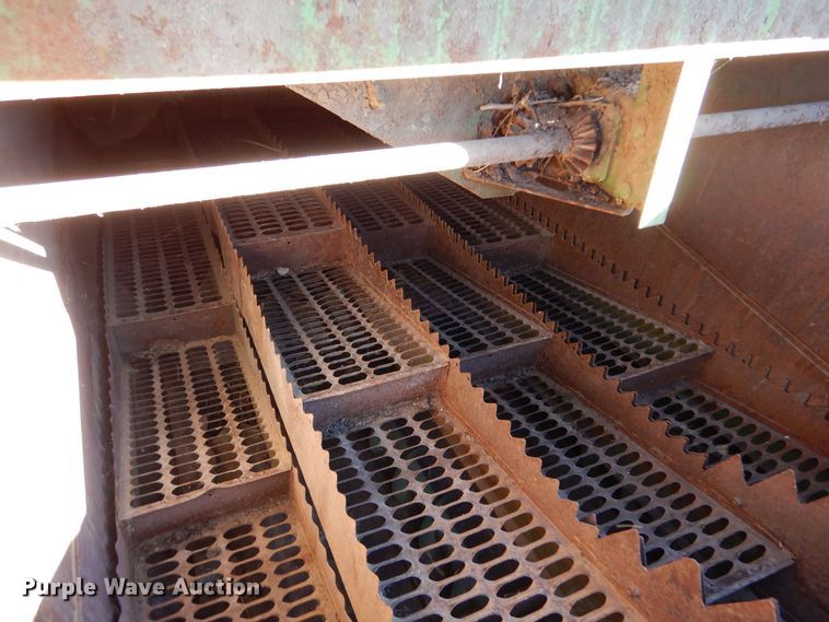 image for item DK7300 John Deere 6600  combine