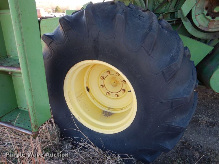 image for item DK7300 John Deere 6600  combine