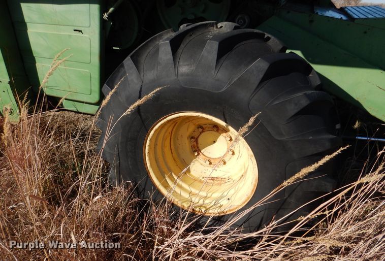 image for item DK7300 John Deere 6600  combine
