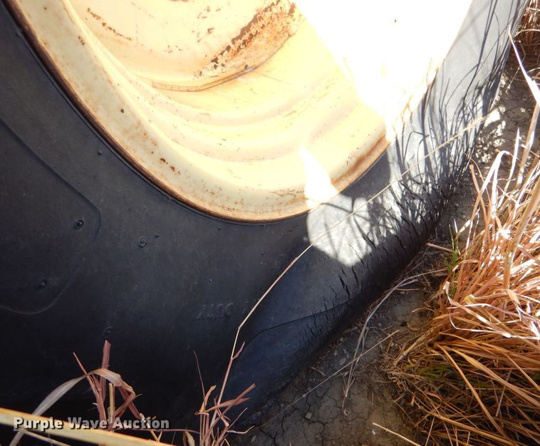 image for item DK7300 John Deere 6600  combine