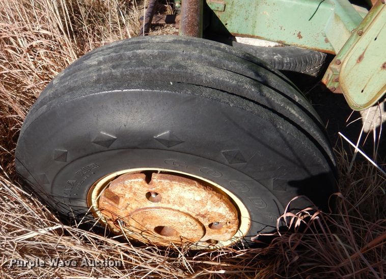 image for item DK7300 John Deere 6600  combine