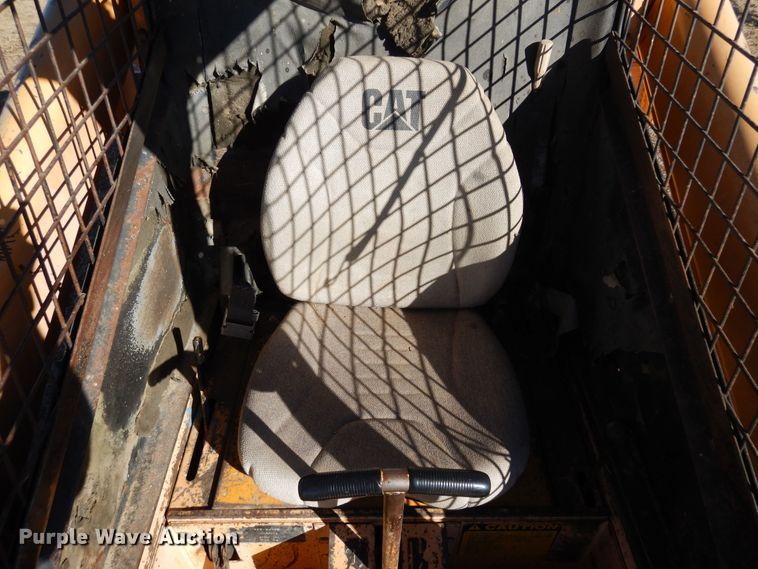 image for item DK8761 Mustang 960  skid steer loader